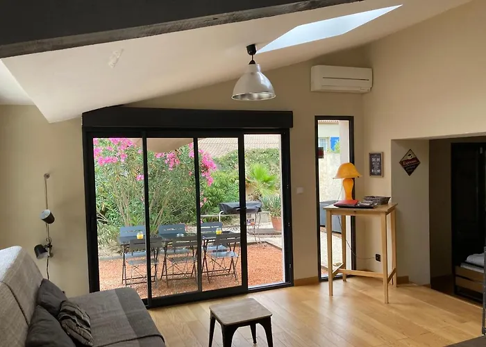 Au Coeur De La Pinede De 1 A 4 Personnes بيت للعطل