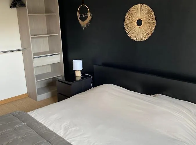 Au Coeur De La Pinede De 1 A 4 Personnes بيت للعطل *