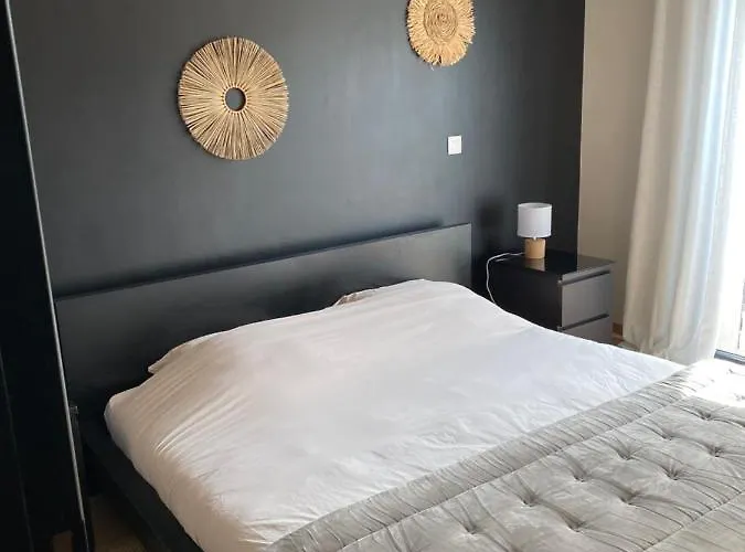 Au Coeur De La Pinede De 1 A 4 Personnes بيت للعطل *