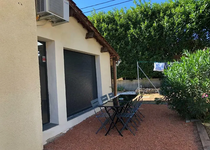 Au Coeur De La Pinede De 1 A 4 Personnes بيت للعطل